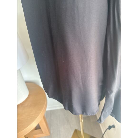 Boden Black Silk Blend Bell Sleeve V Neck Blouse Womens Size 2 Minimalist Top - Picture 3 of 7